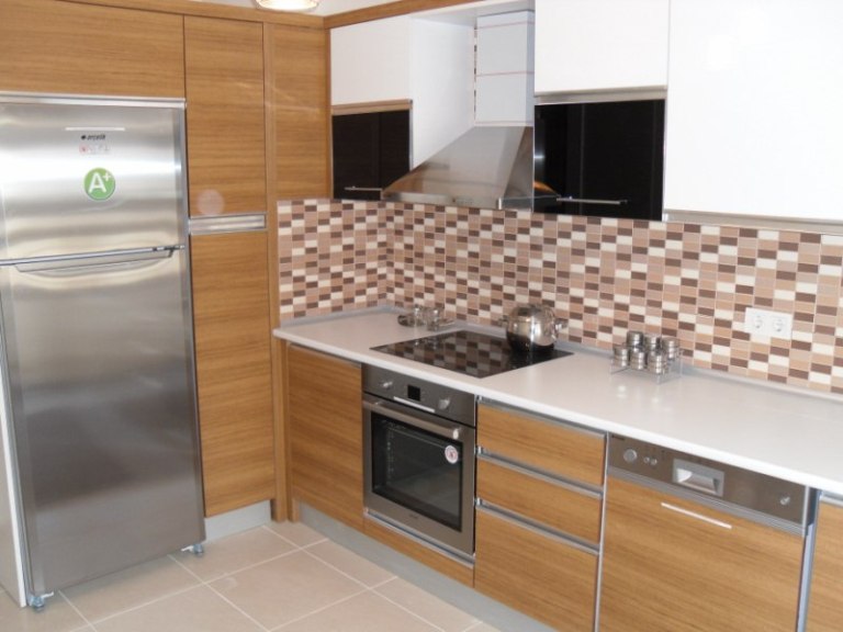 Affordable Luxury Istanbul Apartment - Modern fitted kichens